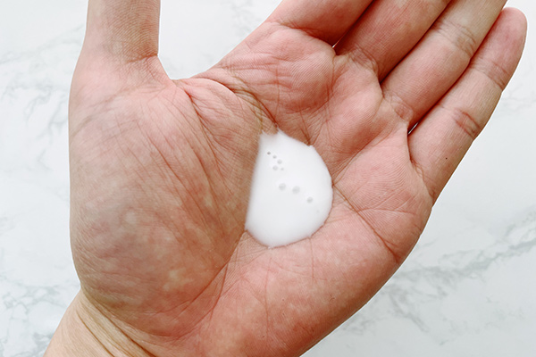 バルクオム乳液のテクスチャー