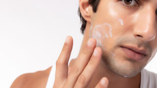 メンズも日焼け止めを毎日塗るべき？専門家が徹底解説