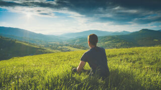 第一印象が怖いと思われてしまう男性の共通点7つ